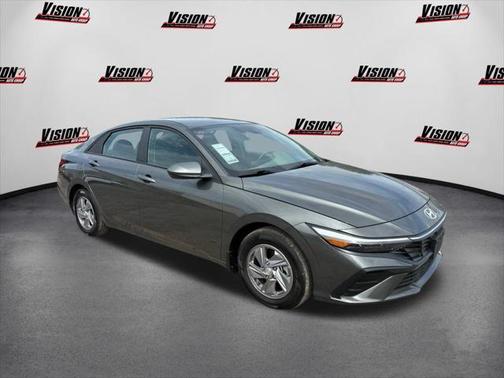 2024 Hyundai ELANTRA SE