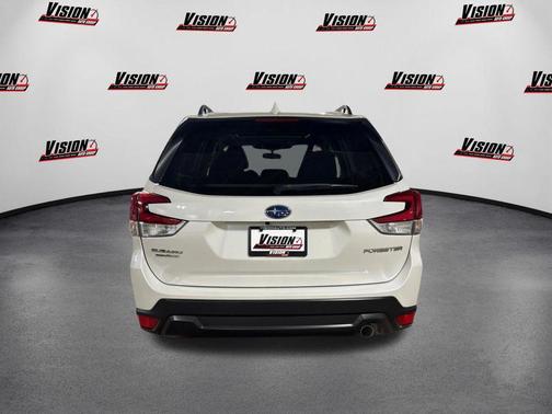 Crystal White Pearl 2022 Subaru Forester Limited
