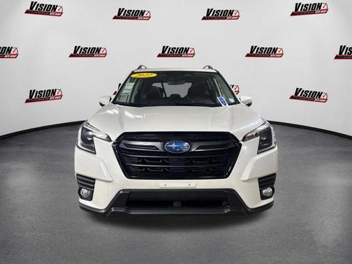 Crystal White Pearl 2022 Subaru Forester Limited