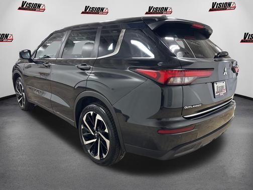 Black Diamond 2022 Mitsubishi Outlander ES S-AWC