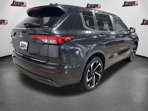 Black Diamond 2022 Mitsubishi Outlander ES S-AWC