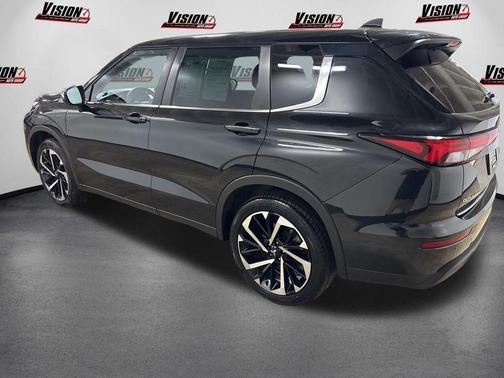 Black Diamond 2022 Mitsubishi Outlander ES S-AWC