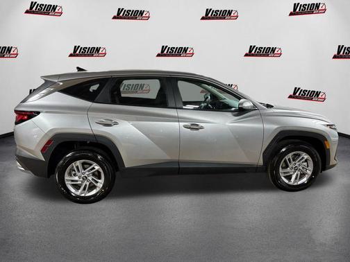 Shimmering Silver 2026 Hyundai TUCSON SE
