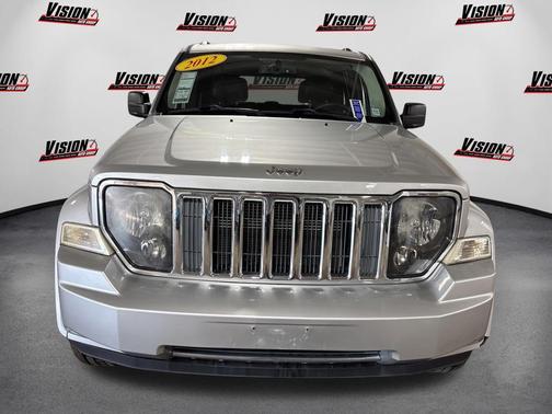 Bright Silver Metallic Clearcoat 2012 Jeep Liberty Jet