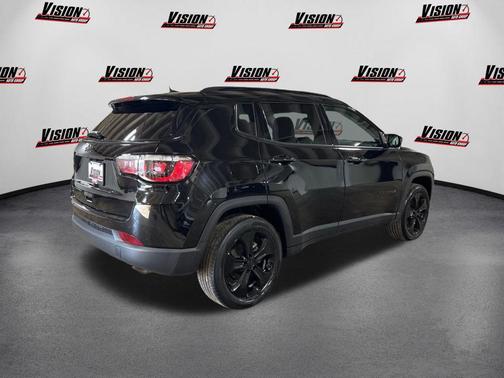 Diamond Black Crystal Pearlcoat 2020 Jeep Compass Latitude