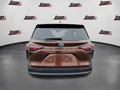 2021 Toyota Sienna LE