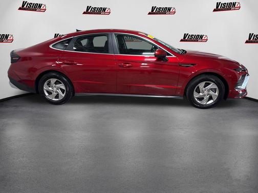 Ultimate red 2025 Hyundai SONATA SE