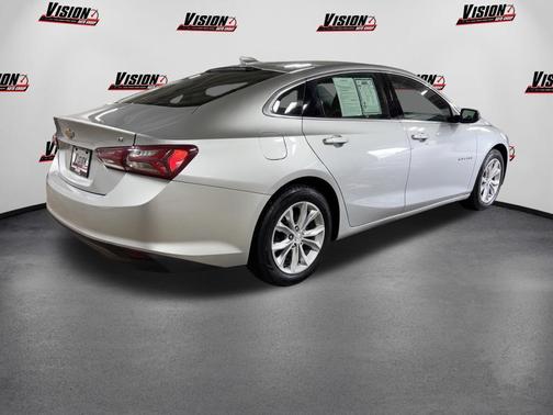 Silver Ice Metallic 2019 Chevrolet Malibu LT