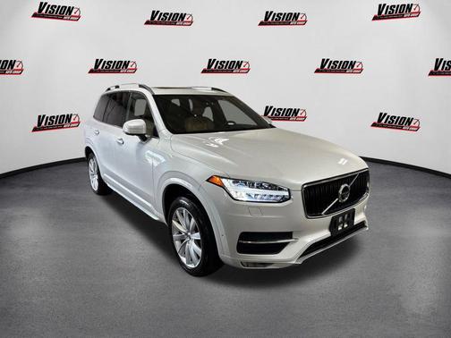 2017 Volvo XC90 T6 Momentum