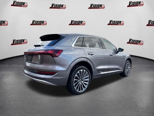 2019 Audi e-tron Premium Plus