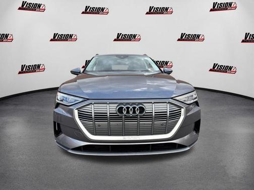 2019 Audi e-tron Premium Plus