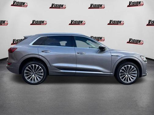 2019 Audi e-tron Premium Plus