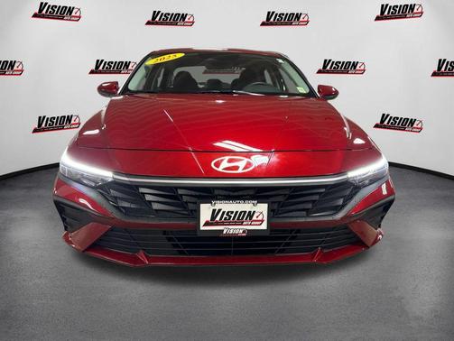2025 Hyundai ELANTRA SE