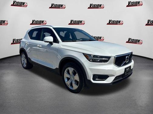 2021 Volvo XC40 T5 Momentum