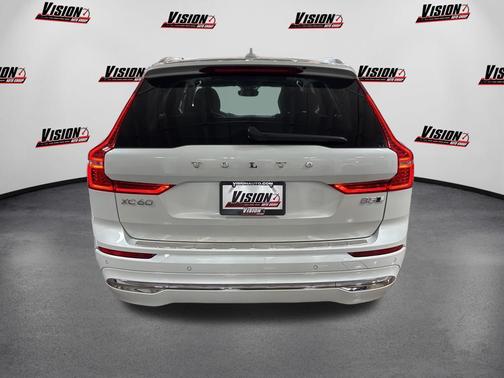 Crystal White Metallic 2023 Volvo XC60 B5 Plus Bright Theme