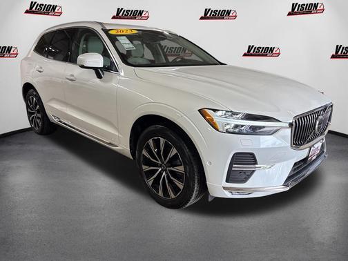 Crystal White Metallic 2023 Volvo XC60 B5 Plus Bright Theme