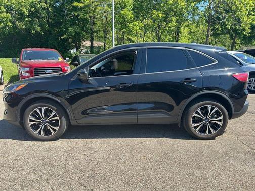 Agate Black Metallic 2022 Ford Escape SE