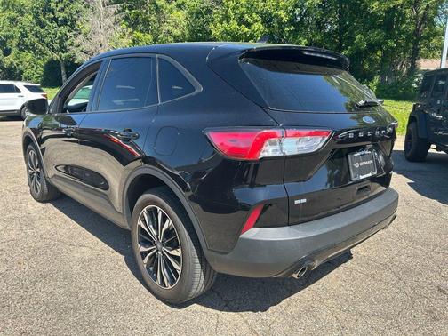 Agate Black Metallic 2022 Ford Escape SE