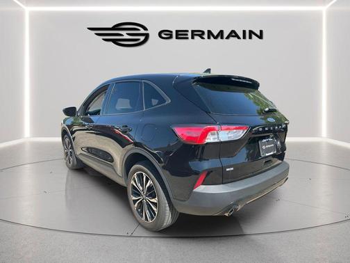 Agate Black Metallic 2022 Ford Escape SE