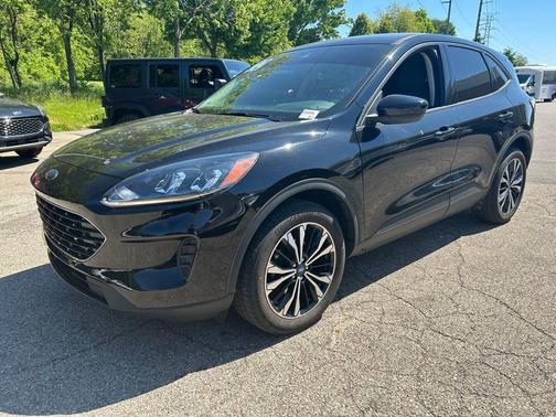 Agate Black Metallic 2022 Ford Escape SE