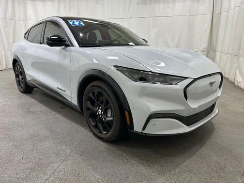 Space White Metallic 2022 Ford Mustang Mach-E Premium