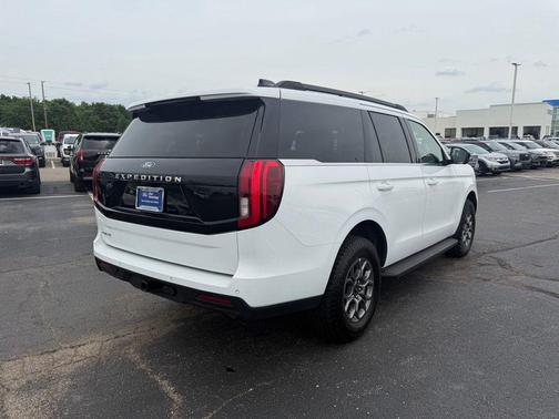 Oxford White 2025 Ford Expedition Active