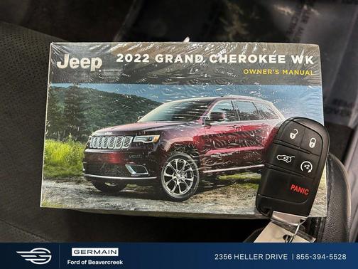 Diamond Black Crystal Pearlcoat 2022 Jeep Grand Cherokee Laredo