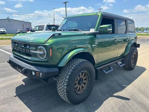Eruption Green Metallic 2023 Ford Bronco Outer Banks