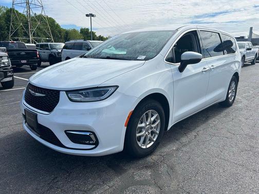 Bright White Clearcoat 2023 Chrysler Pacifica Touring L
