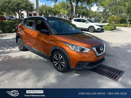Monarch Orange/Super Black 2018 Nissan Kicks SV