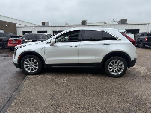 Crystal White Tricoat 2023 Cadillac XT4 Luxury