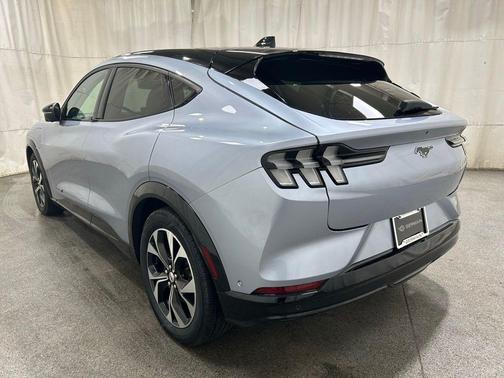 Grabber Blue Metallic 2022 Ford Mustang Mach-E Premium