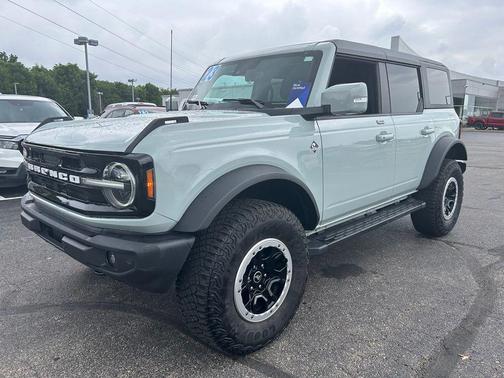 Cactus Gray 2023 Ford Bronco Outer Banks