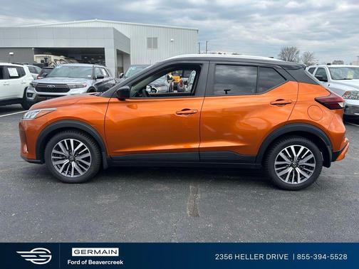 Monarch Orange/Super Black 2021 Nissan Kicks SV