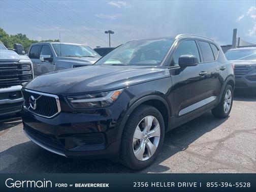 2022 Volvo XC40 T5 Momentum