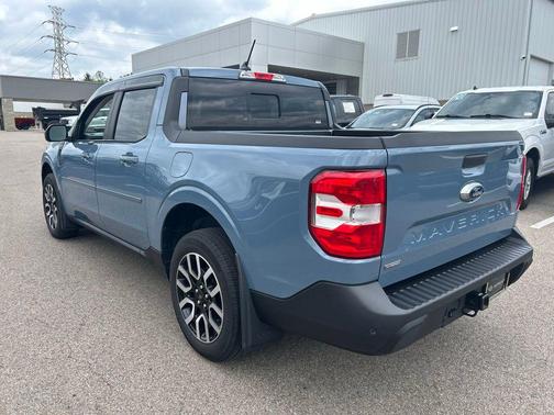 Azure Gray Metallic Tri-Coat 2024 Ford Maverick Lariat
