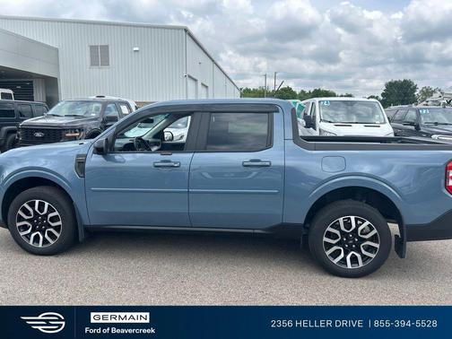 Azure Gray Metallic Tri-Coat 2024 Ford Maverick Lariat