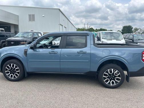 Azure Gray Metallic Tri-Coat 2024 Ford Maverick Lariat
