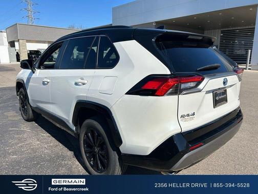 2022 Toyota RAV4 Hybrid SE