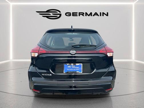 Super Black 2024 Nissan Kicks S