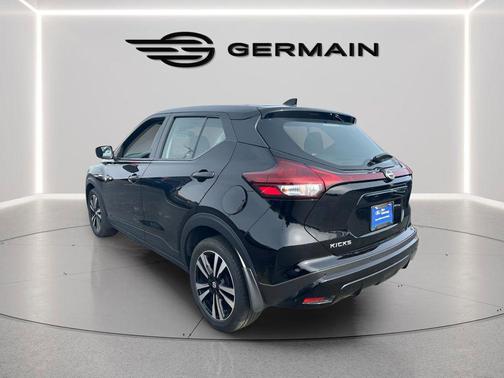 Super Black 2024 Nissan Kicks S