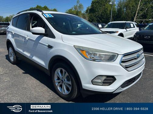 Oxford White 2018 Ford Escape SE