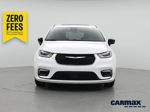 White 2024 Chrysler Pacifica Touring L