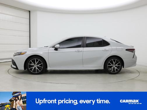 White 2023 Toyota Camry SE