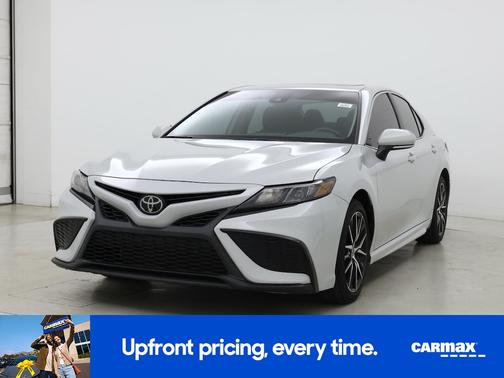 White 2023 Toyota Camry SE