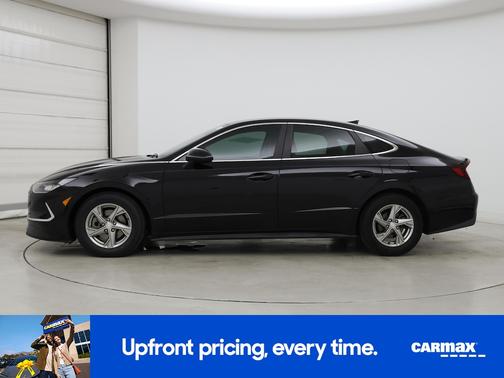 Black 2022 Hyundai SONATA SE
