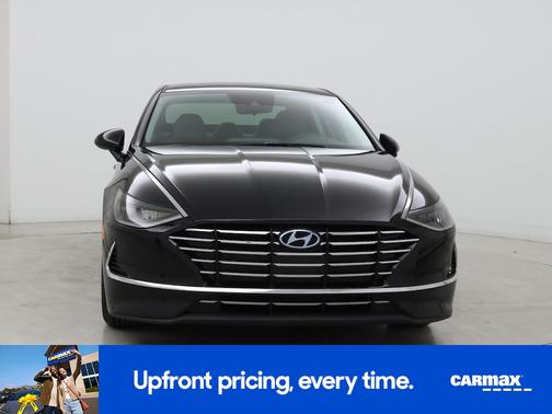 Black 2022 Hyundai SONATA SE