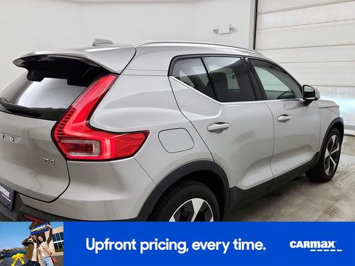 Gray 2023 Volvo XC40 B4 Plus Bright Theme