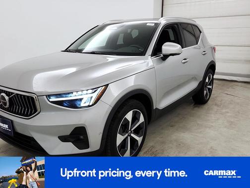 Gray 2023 Volvo XC40 B4 Plus Bright Theme