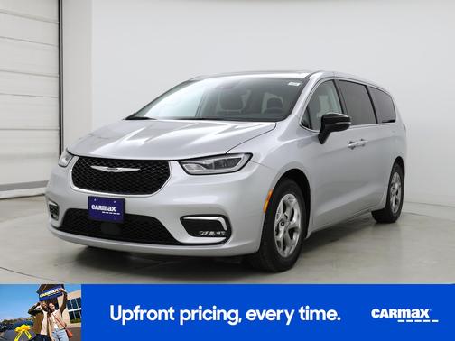 Silver 2024 Chrysler Pacifica Limited